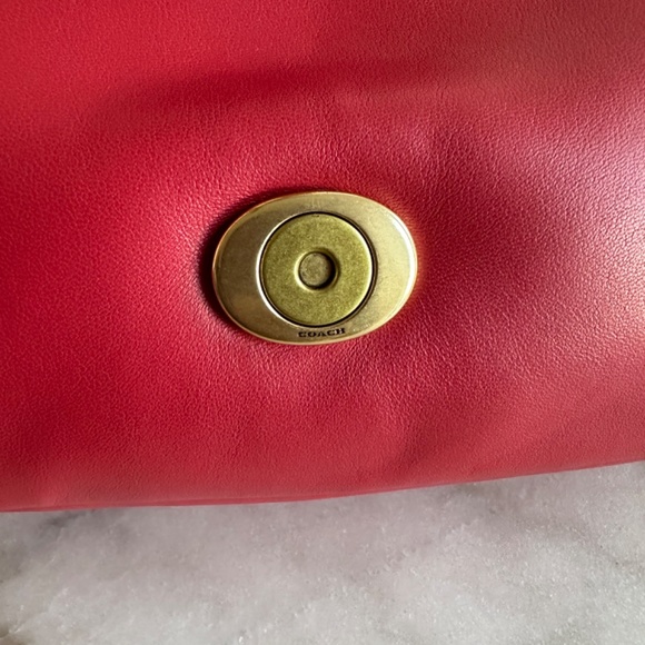❤️Coach Pillow Tabby Shoulder Bag 26 ~ Red Apple Leather 🍎 - Picture 8 of 13